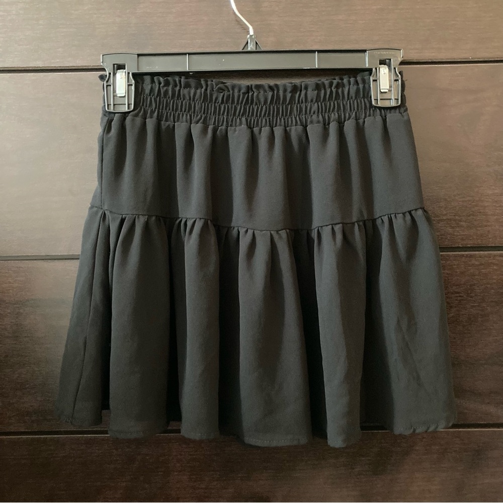 3/$35 H&M DIVIDED chiffon skirt